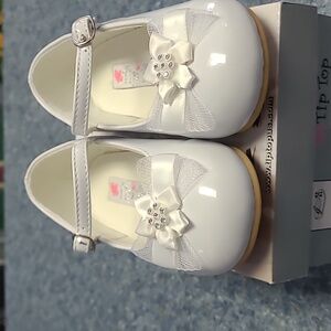 NIB Girls Faux Patent Leather White TipTop Dress Shoes